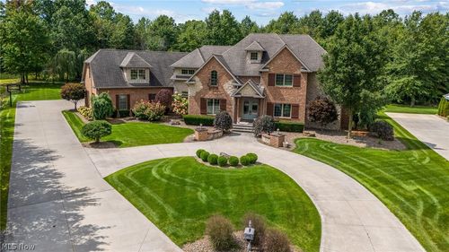 1555 Fox Den Ct, Canfield, OH, 44406-8325 | Card Image