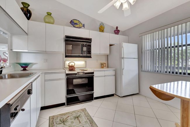 APT-201 - 7618 Tahiti Ln, Condo with 3 bedrooms, 2 bathrooms and null parking in Lake Worth FL | Image 8