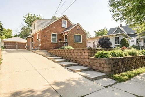 2811 E Denton Avenue, Saint Francis, WI, 53235 | Card Image