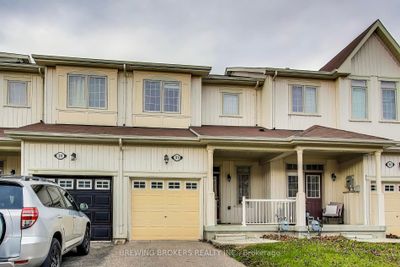 33 Pearcey Cres, House attached with 3 bedrooms, 2 bathrooms and 2 parking in Barrie ON | Image 2