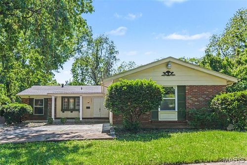 11433 Tobaggon Trl, Florissant, MO, 63033-7717 | Card Image