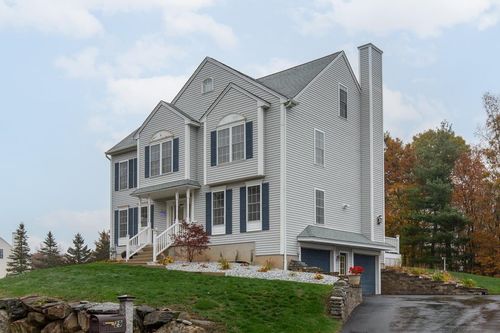 29 Hawk Dr, Salem, NH, 03079-1366 | Card Image