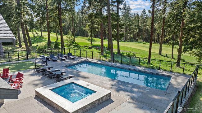 pool, hot tub and golf course | Image 6