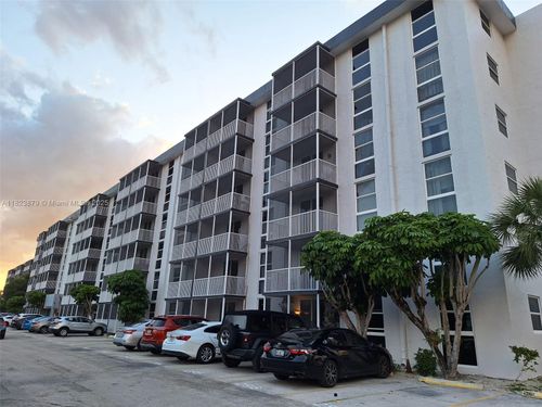 b101-16851 Ne 23rd Ave, North Miami Beach, FL, 33160-3778 | Card Image