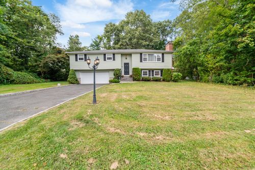 38 E Ridge Dr, Middlebury, CT, 06762-2025 | Card Image