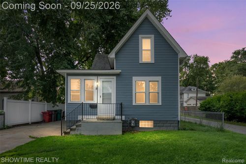 9 Hubbard St, Mount Clemens, MI, 48043-5516 | Card Image