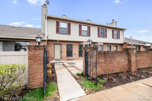 38887 Country Cir, Farmington Hills, MI, 48331-1026 | Card Image