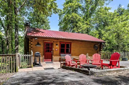 1716 Ridgecrest Dr, Sevierville, TN, 37876-7404 | Card Image