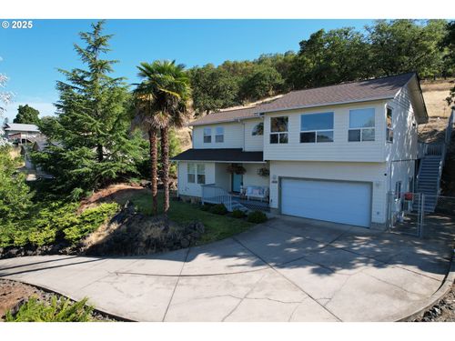 1849 Ne Todd St, Roseburg, OR, 97470-5651 | Card Image