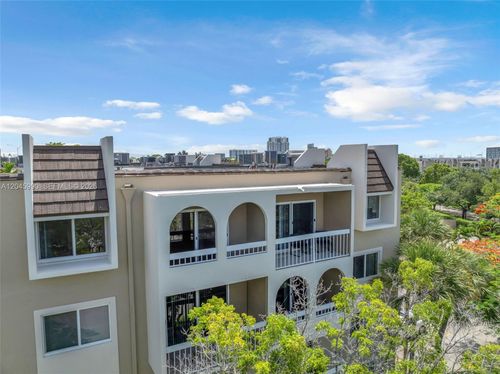 402-8101 Camino Real 402, Miami, FL, 33143 | Card Image