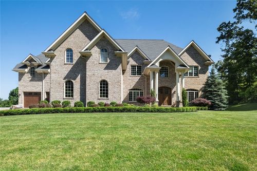 103 Silver Pines Dr, Gibsonia, PA, 15044-8082 | Card Image