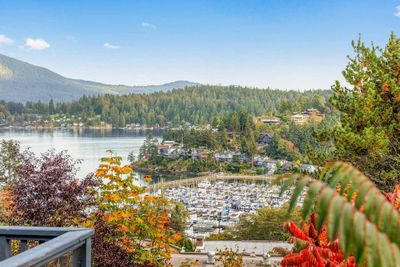 510 Abbs Rd, House other with 6 bedrooms, 2 bathrooms and 3 parking in Gibsons BC | Image 2