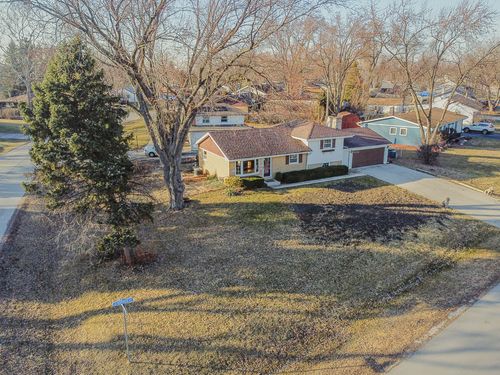 7802 Warwick Ave, Darien, IL, 60561-4543 | Card Image