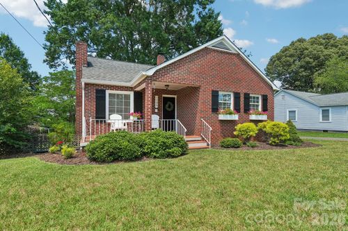 1135 13th Avenue Cir Ne, Hickory, NC, 28601-2120 | Card Image