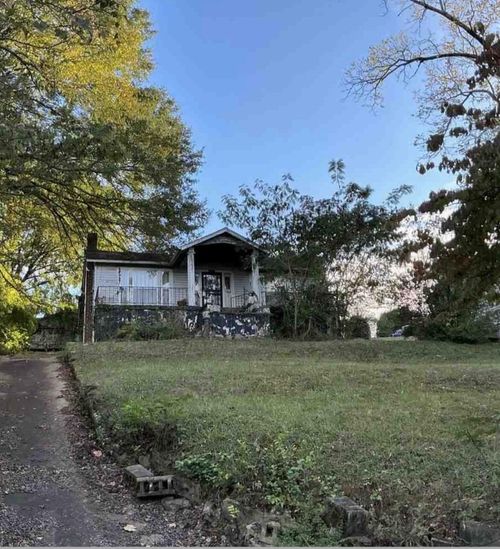 710 Woods Dr, Chattanooga, TN, 37411-2930 | Card Image