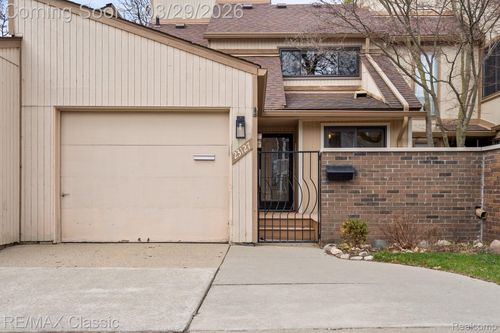 23127 Farmington Rd, Farmington, MI, 48336-3922 | Card Image