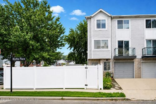 112 Blythe Place, Staten Island, NY, 10306 | Card Image
