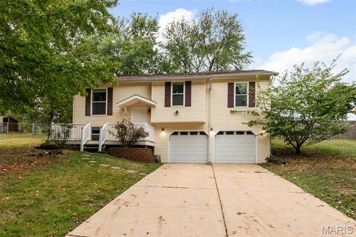 2660 Carolyn Circle Dr, High Ridge, MO, 63049-2868 | Card Image
