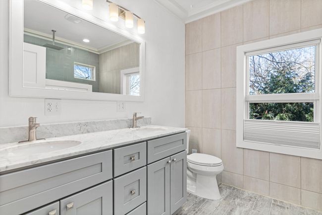 2369 W Valentine Avenue-8.jpg | Image 11