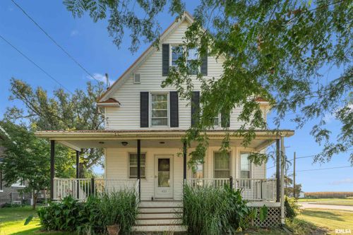 423 S Grove St, Walcott, IA, 52773-9652 | Card Image