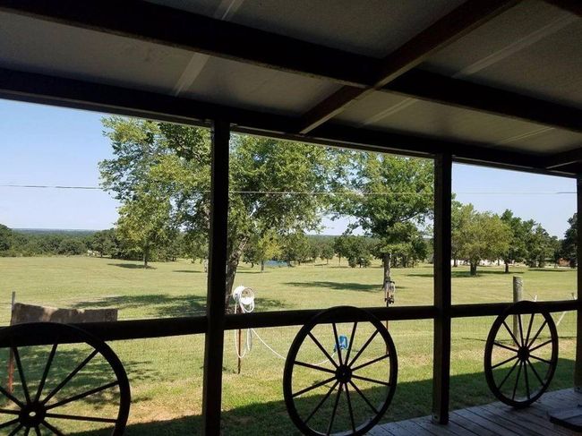 Huge covered back porch | Image 4