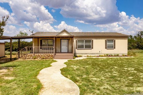 646 Old Colony Rd, Seguin, TX, 78155-1434 | Card Image