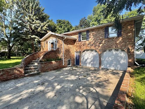 212 Carrow Cir, Marshall, MN, 56258-2039 | Card Image