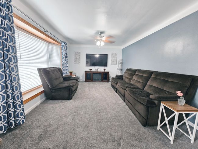 LIVING ROOM View i | Image 4