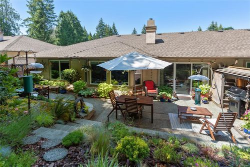 8-810 Chestnut St, Qualicum Beach, BC, V9K2M6 | Card Image