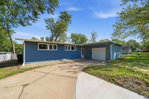 1400 Croix St, Topeka, KS, 66611-2430 | Card Image