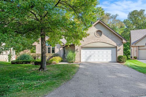6830 Heron Pt, West Bloomfield, MI, 48323-2054 | Card Image