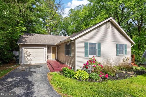 1121 Vermont Ln, DOWNINGTOWN, PA, 19335-3812 | Card Image