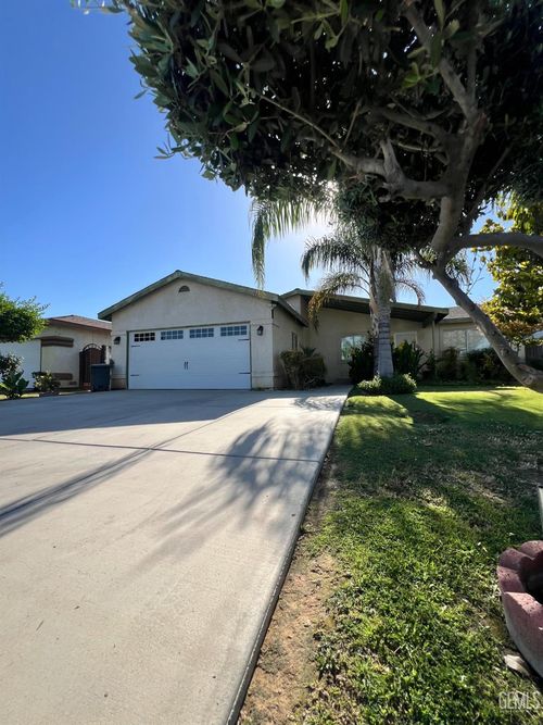 107 Coverdale Ct, Bakersfield, CA, 93307-2985 | Card Image