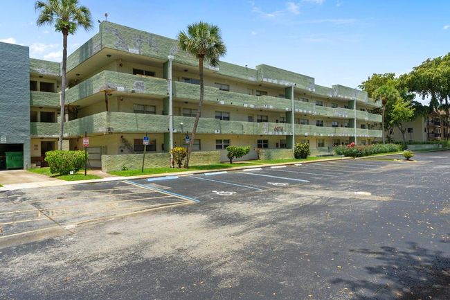 APT-301 - 6075 N Sabal Palm Blvd, Condo with 2 bedrooms, 2 bathrooms and null parking in Tamarac FL | Image 5