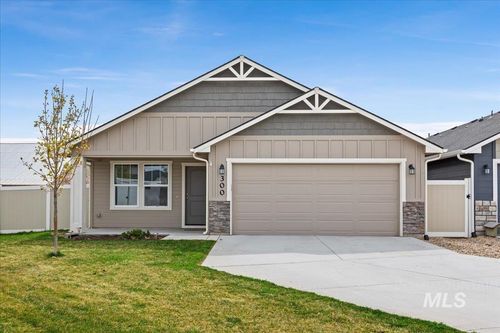 300 Crimson Cir S, Fruitland, ID, 83619-2419 | Card Image