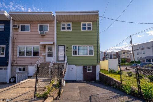 94 E 28th St, Bayonne, NJ, 07002-4911 | Card Image