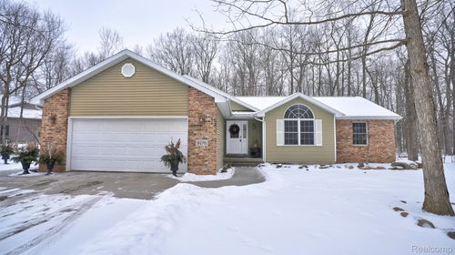 9270 Oakview Dr, Swartz Creek, MI, 48473-1024 | Card Image