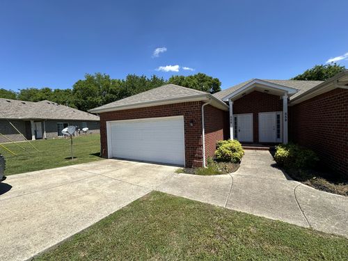 556 Rose Cottage Cir, Gallatin, TN, 37066-2584 | Card Image