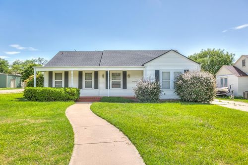 601 N 3rd St, Ballinger, TX, 76821-5039 | Card Image