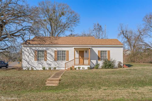 101 N Walnut St, Vivian, LA, 71082-2635 | Card Image