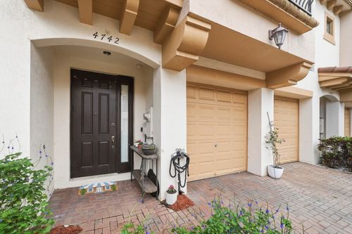 4742 Grand Cypress Cir N, Coconut Creek, FL, 33073-2337 | Card Image