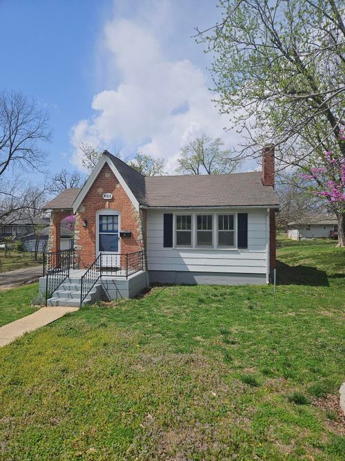 601 N Harris St, Willow Springs, MO, 65793-1207 | Card Image