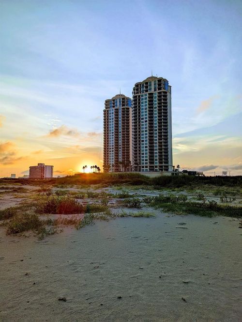 bc0612-801 E Beach Dr, Galveston, TX, 77550-3442 | Card Image