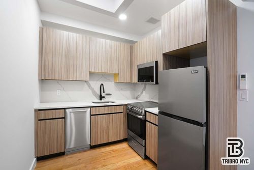 4b-217 S 4th St, Brooklyn, NY, 11211-5695 | Card Image