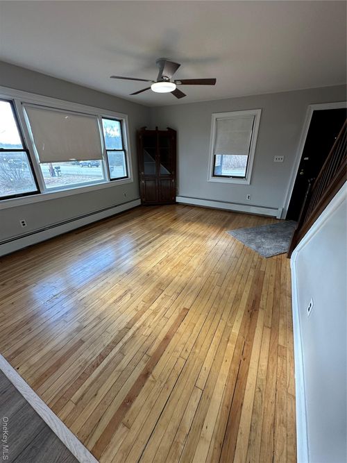 2322 State Route 32, New Windsor, NY, 12553-8322 | Card Image