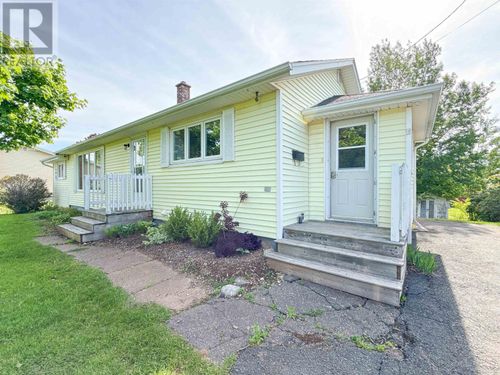 18 Laurie Drive, Charlottetown, PE, C1A5M8 | Card Image