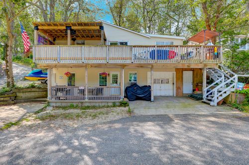 5 Woodcliff Trl, Calverton, NY, 11933-1249 | Card Image