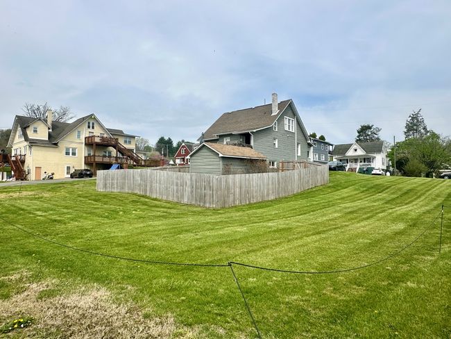 103 E Virginia St, House other with 4 bedrooms, 3 bathrooms and null parking in Galax VA | Image 4