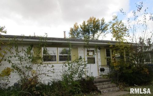 600 N 12th St Street, Clinton, IA, 52732 | Card Image