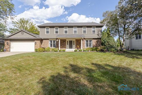 7040 Country Creek Rd, Maumee, OH, 43537-9727 | Card Image